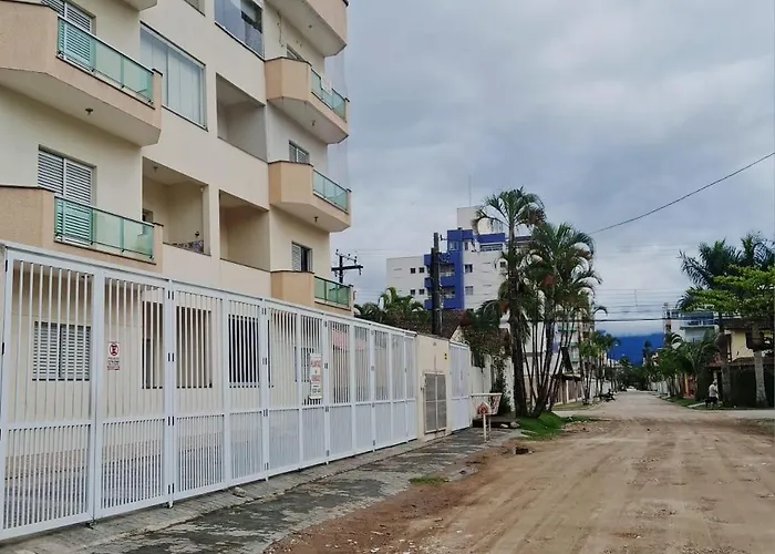Apto c/2 quartos sendo uma suíte c/ar e 2banheiros